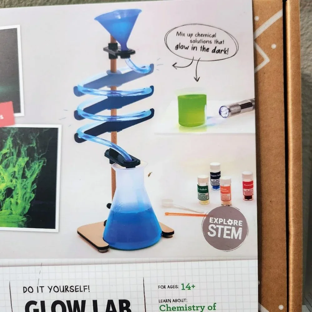 NEW Glow Lab KiwiCo. Kiwi Co. Crate Science Experiment Craft Kit UV Light